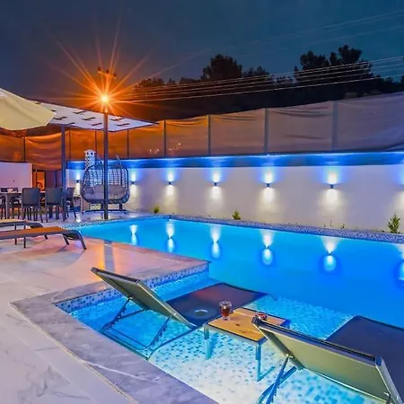 Hazal 2 / Kalkan Szálloda 4*